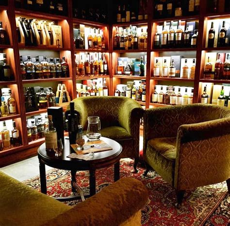 Now that’s a whisky room • Bunker credit to @oysteinjohnsenphotography ...