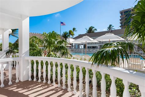 Pompano Beach Hotel Suites | Beachcomber Resort & Club