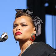 Sängerin Andra Day: "An erster Stelle ist mein Glaube an Gott, dann kommt meine Familie, dann ...