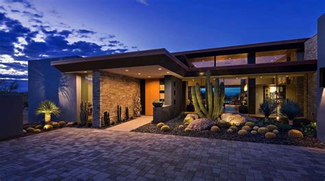 Fascinating modern desert home melds into the Sonoran landscape | Modern desert home, Desert ...