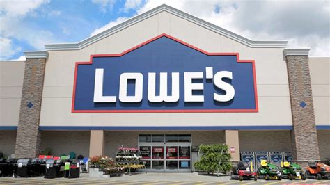 Lowe’s offers blue lightbulbs to show support for officers