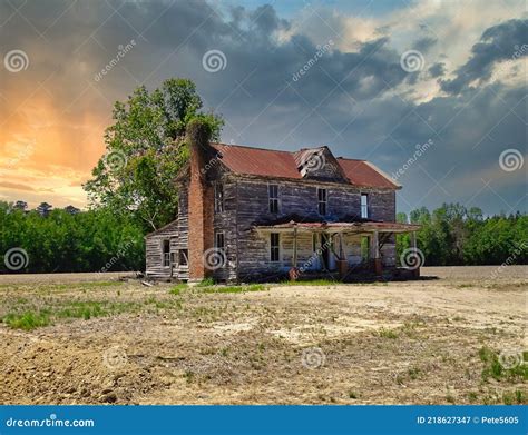 Old Farm House with a Dramatic Sunset Stock Image - Image of peaceful ...