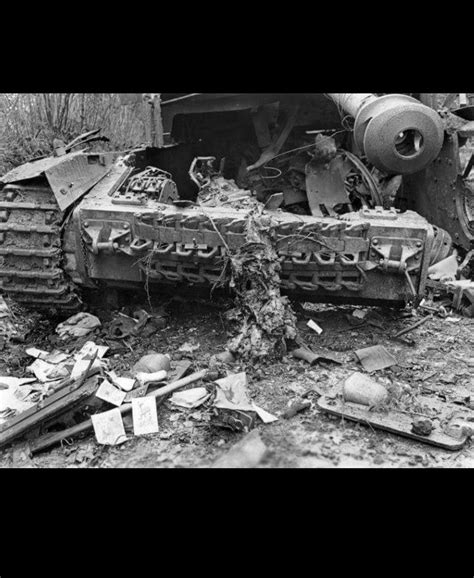 The remnants of a destroyed Panzer 4 | 제2차 세계대전, 탱크, 세계 대전