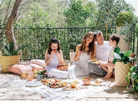 A Mother's Day Picnic to Remember With Spring Brunch Ideas & Recipes