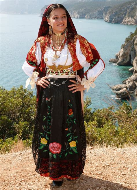 29 best Beautiful Sardinian Women in Traditional Clothes images on ...