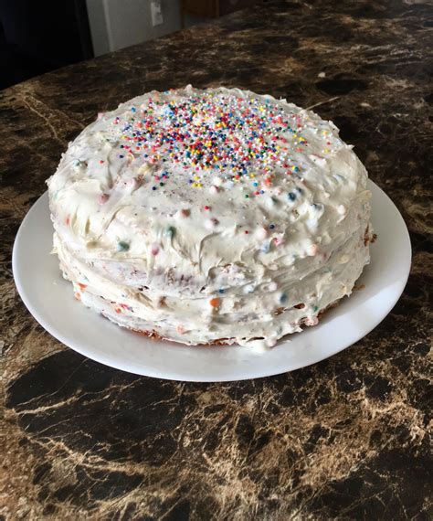 [Homemade] Vanilla rainbow chip & sprinkles birthday cake in 2021 | Homemade vanilla, Pretty ...