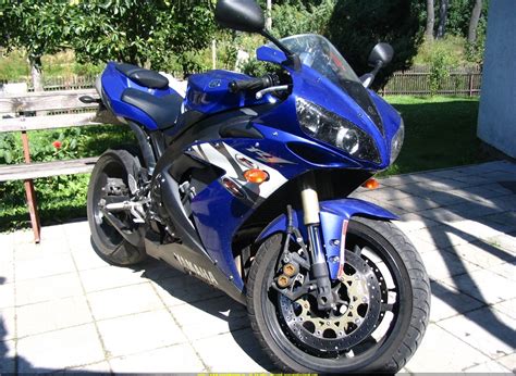 2004 Yamaha YZF R1 - Moto.ZombDrive.COM