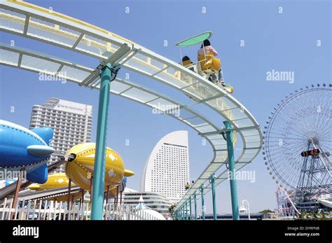 Intercontinental Hotel and Cosmos Ferris Wheel in the Minato Mirai 21 District, Yokohama, Japan ...