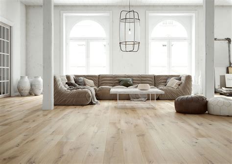 light oak laminate flooring | Landhausdiele eiche, Möbelideen, Modernes haus innenarchitektur
