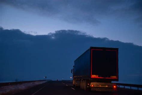 7 Tips for Driving Semi Truck at Night | Nice Guys LLC