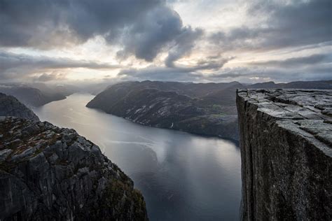 Sunrise at Pulpit Rock Norway [6001 x 4006] https://ift.tt/2Egt3v1 ...