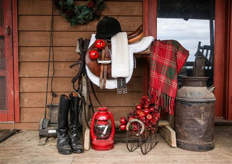 14 Ideas for Stylish Horse Christmas Decorations | Hawk Hill