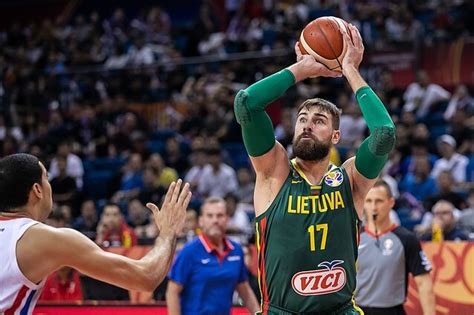 NBA's Ilgauskas tops the list of highest-earning Lithuanian athletes - LRT