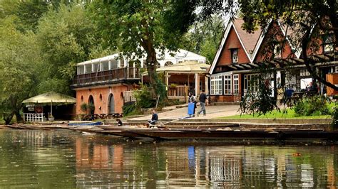 Traditional Punt & Boat Hire at Cherwell Boathouse | Experience Oxfordshire