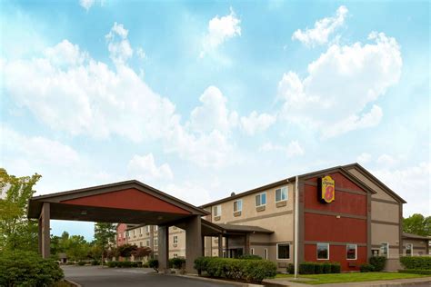 Super 8 by Wyndham Woodburn | Woodburn, OR Hotels