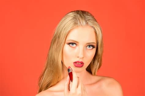 Blonde Woman Red Lipstick Images - Free Download on Freepik