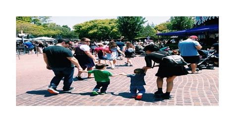 Trent Reznor and family at Disneyland : nin