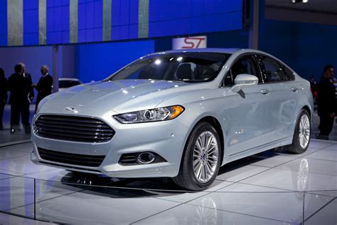 Ford Fusion Hybrid (2013) - Car Barn Sport