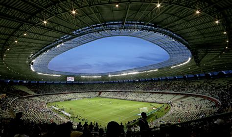 In Braziliaanse voetbalstadions wordt deze zomer afgetrapt onder ...