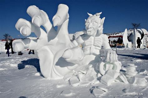 People enjoy themselves in Quebec Winter Carnival - Global Times