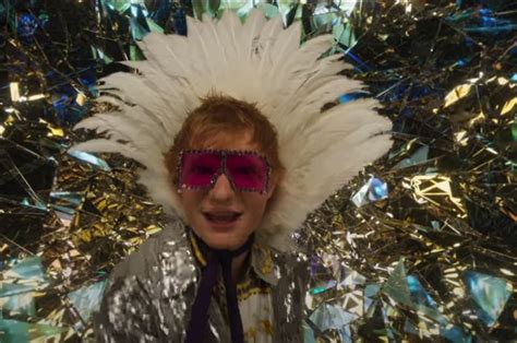 Ed Sheeran ‘Cosplay’ Jadi Elton John lewat Video Klip Lagu Terbarunya, ‘Shivers’ - Hai