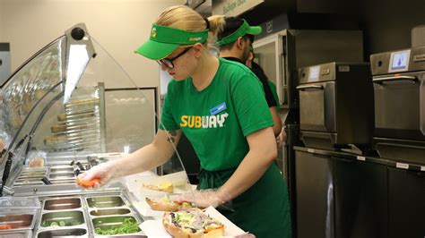 Why Reddit Praised Subway's Sandwich Artists For An Extreme Order