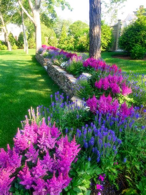 awesome 130 Simple, Fresh and Beautiful Front Yard Landscaping Ideas https://warta… | Front ...