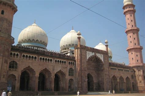 The search for the world's smallest mosque - Lonely Planet