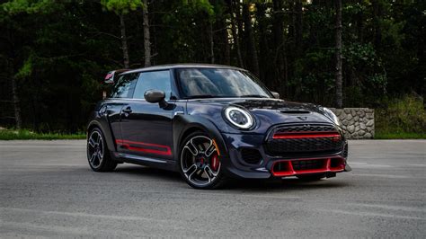 √VIDEO: Carfection Tries Out the MINI JCW GP - BMW Nerds