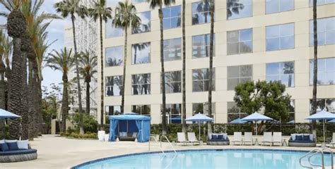 Hotels Near Disneyland With Shuttles 2024 - Free & Paid Options