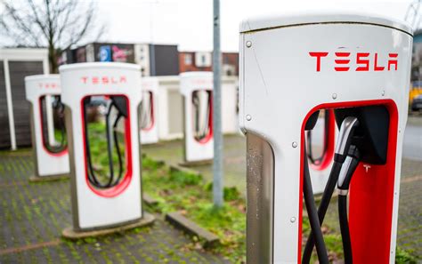 Tesla inks deal to get key battery part outdoors China | Rft blockchain