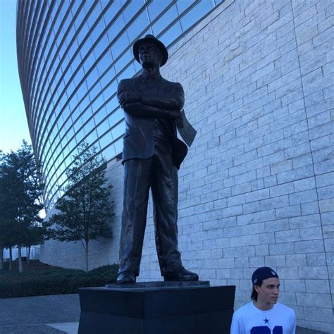 Tom Landry Statue - Sculpture Garden