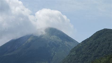 Bulusan Volcano Eruption this Afternoon – No direct Danger News from the Philippines