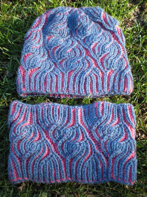 Two colored Brioche hat and cowl | Brioche knitting patterns, Knitted ...