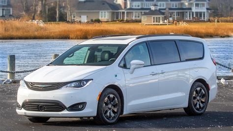 2020 Chrysler Pacifica Review: Swallow Your Pride - This Beats an SUV ...