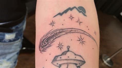 Comet tattoo | Estelle Fitz | Tattoo designs, Cool small tattoos ...