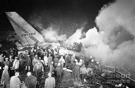 United Airlines Flight 553 Crash Photograph by Bettmann