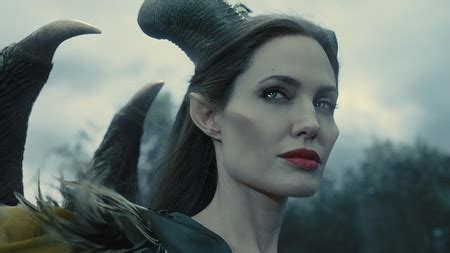 Angelina Jolie, más malvada que nunca, en el primer tráiler de la ...