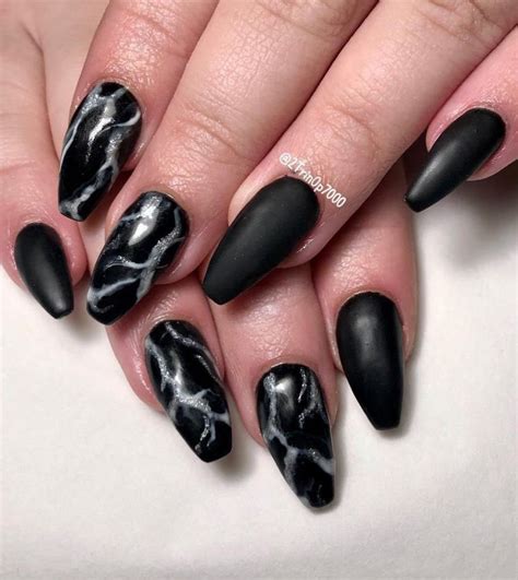 55 Trendy Black Marble Nails to Express Your Personality | Xuzinuo