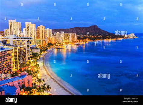 Honolulu, Hawaii. Skyline on the Waikiki beach Stock Photo - Alamy