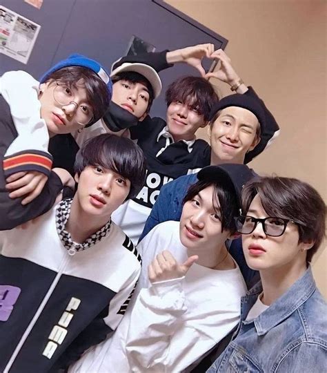 daily ot7 selca | TAE DAY 🎈 on Twitter | Bts face, Bangtan, Bts aesthetic pictures