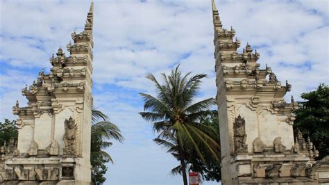 Gambar Bali Candi Bentar Gapura Porte Entree Des Temples Gambar Jalan di Rebanas - Rebanas