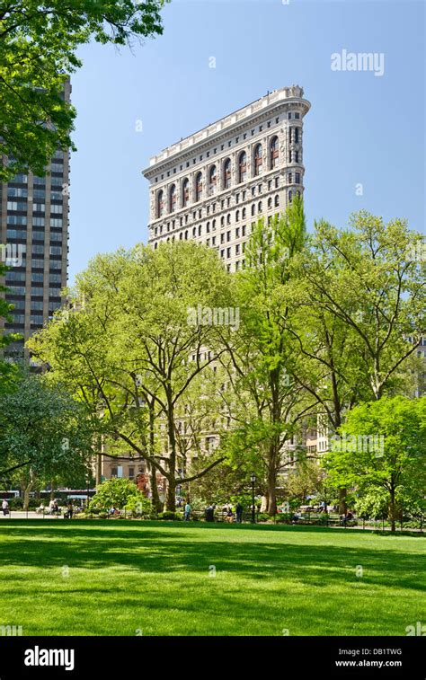 The Flatiron Building and Madison Square Park, Manhattan, New York City in Spring Stock Photo ...