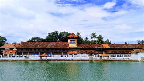 Kerala Houseboat Tour Packages - Pan India Tours