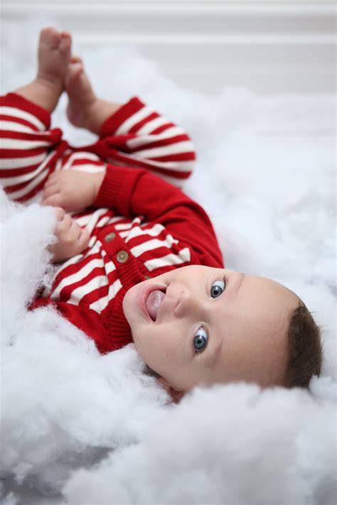 Christmas baby photo shoot | Baby christmas photos, Baby photos, Smiley ...