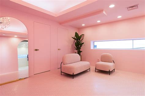 Pink waiting room of the high-end clothing store in Seoul - Decoist ...