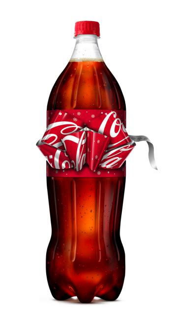 Coca-Cola lanza etiqueta que se convierte en moño