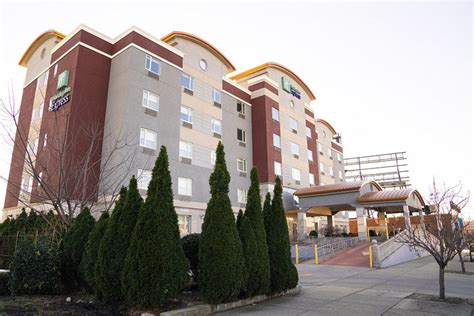 HOLIDAY INN EXPRESS QUEENS - MASPETH, AN IHG HOTEL $132 ($̶1̶4̶8̶ ...