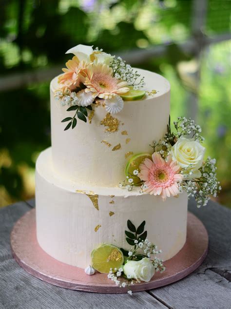 Summer inspired cake | Fresh flower cake, Flower cake design, Flower ...