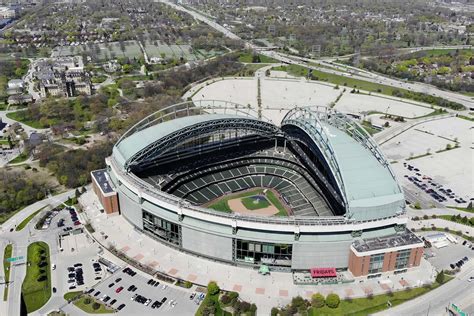 Milwaukee Brewers ballpark to be re-named American Family Field ...